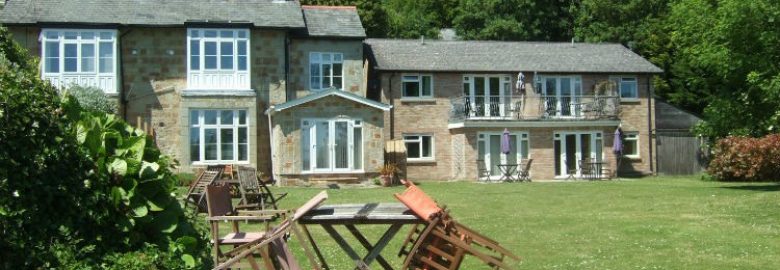 Woodcliffe Holiday Apartments & Cottage