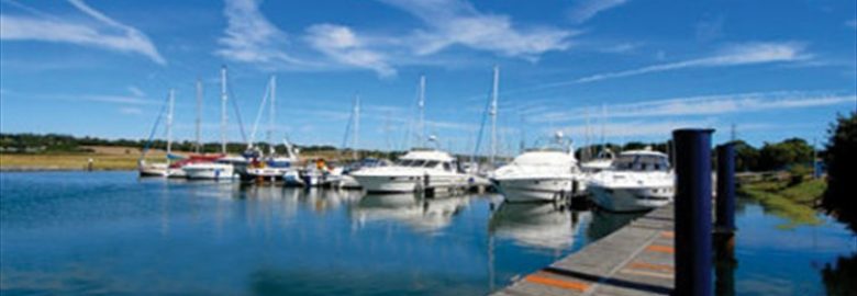 The Breeze Restaurant at Island Harbour Marina