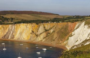 Isle of wight clifs and boats